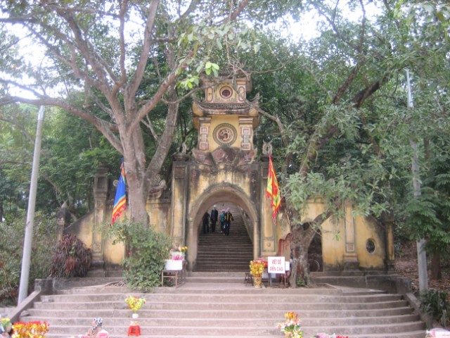 Cổng đền Cao