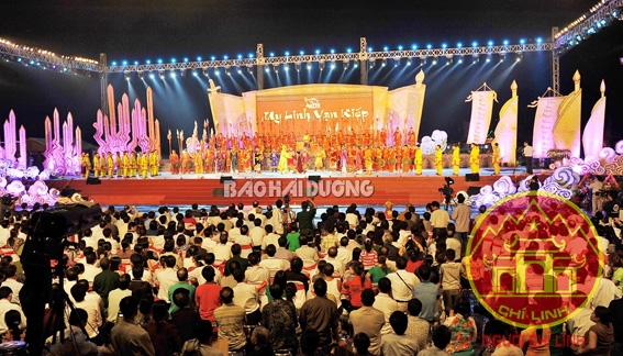 Lễ đón Bằng di tích quốc gia đặc biệt và khai hội mùa thu Côn Sơn - Kiếp Bạc năm 2012.