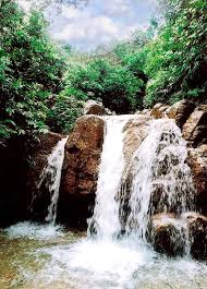 Tắm suối ở Côn Sơn