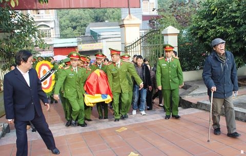 Hài cốt liệt sỹ Lê Văn Sinh được an vị tại Nghĩa trang Liệt sỹ phường Sao Đỏ, cùng những người con đã hy sinh vì Tổ quốc của địa phương