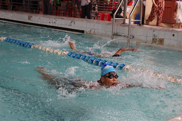 Các VĐV thi đấu nội dung bơi tự do 50m dành cho nam
