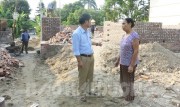 Bà Nguyễn Thị Mây ở thôn Kỹ Sơn, xã Tân Dân được hỗ trợ 70 triệu đồng để xây nhà mớ