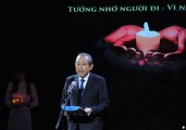 Phó Thủ tướng Thường trực Chính phủ Trương Hòa Bình, Chủ tịch Ủy ban ATGT Quốc gia phát biểu tại lễ tưởng niệm - Ảnh: K. Linh