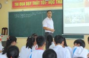Thầy giáo Phạm Văn Sơn, giáo viên dạy Giáo dục công dân của trường Trung học phổ thông Phả Lại (Ảnh: Hà Phương)