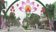 Các tuyến đường nội đô trên địa bàn thành phố Hải Dương đang được trang trí, sẵn sàng cho Lễ hội văn hóa, du lịch xứ Đông lần đầu tiên được tổ chức.