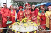 Chiếc bánh dày khổng lồ được nhân dân khu dân cư Đại làm để phục vụ lễ rước kiệu thánh nhân dịp Lễ hội mùa xuân đền Cao năm 2019
