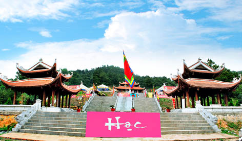 Đền thờ Chu Văn An dựng trên nền "Tiều Ẩn cổ bích".