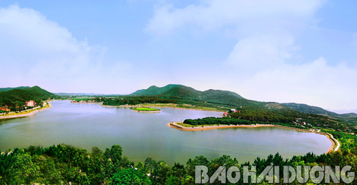 Hồ Côn Sơn, một điểm nhấn khiến cả khu di tích thêm hữu tình