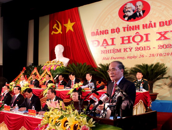 Đồng chí Nguyễn Sinh Hùng, Ủy viên Bộ Chính trị, Chủ tịch Quốc hội phát biểu chỉ đạo Đại hội