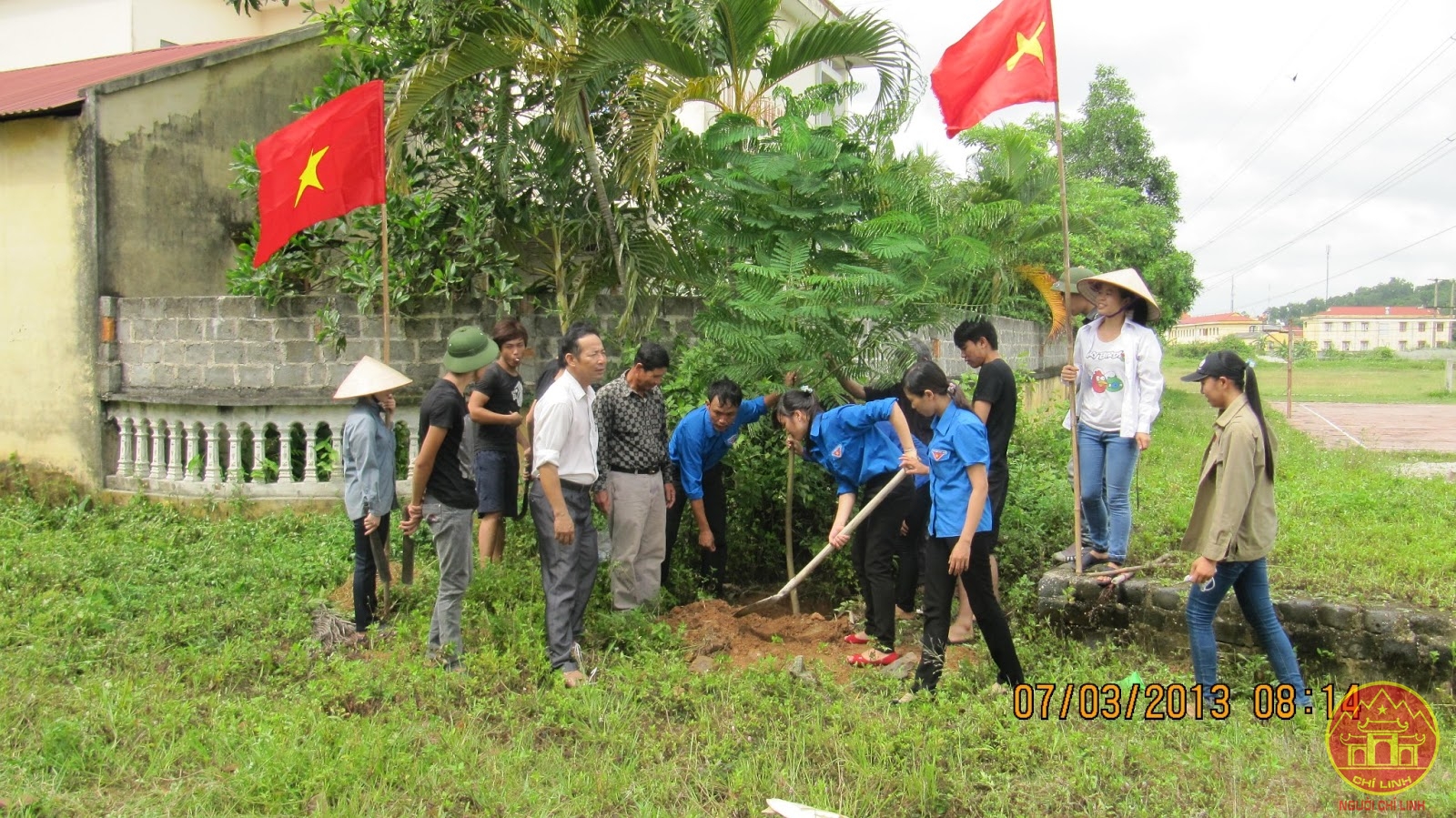 Đoàn viên thanh niên thôn Khê Khẩu tích cực tham gia xây dựng nông thôn mới