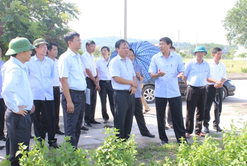 Phó Chủ tịch UBND tỉnh Vương Đức Sáng kiểm tra thực tế tại dự án Khu dân cư hồ Mật Sơn