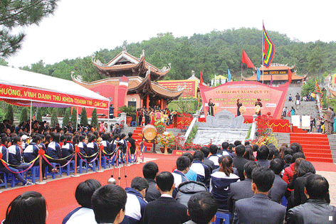 Lễ khai bút đầu xuân tại đền thờ Nhà giáo Chu Văn An - Chí Linh. Ảnh: PT