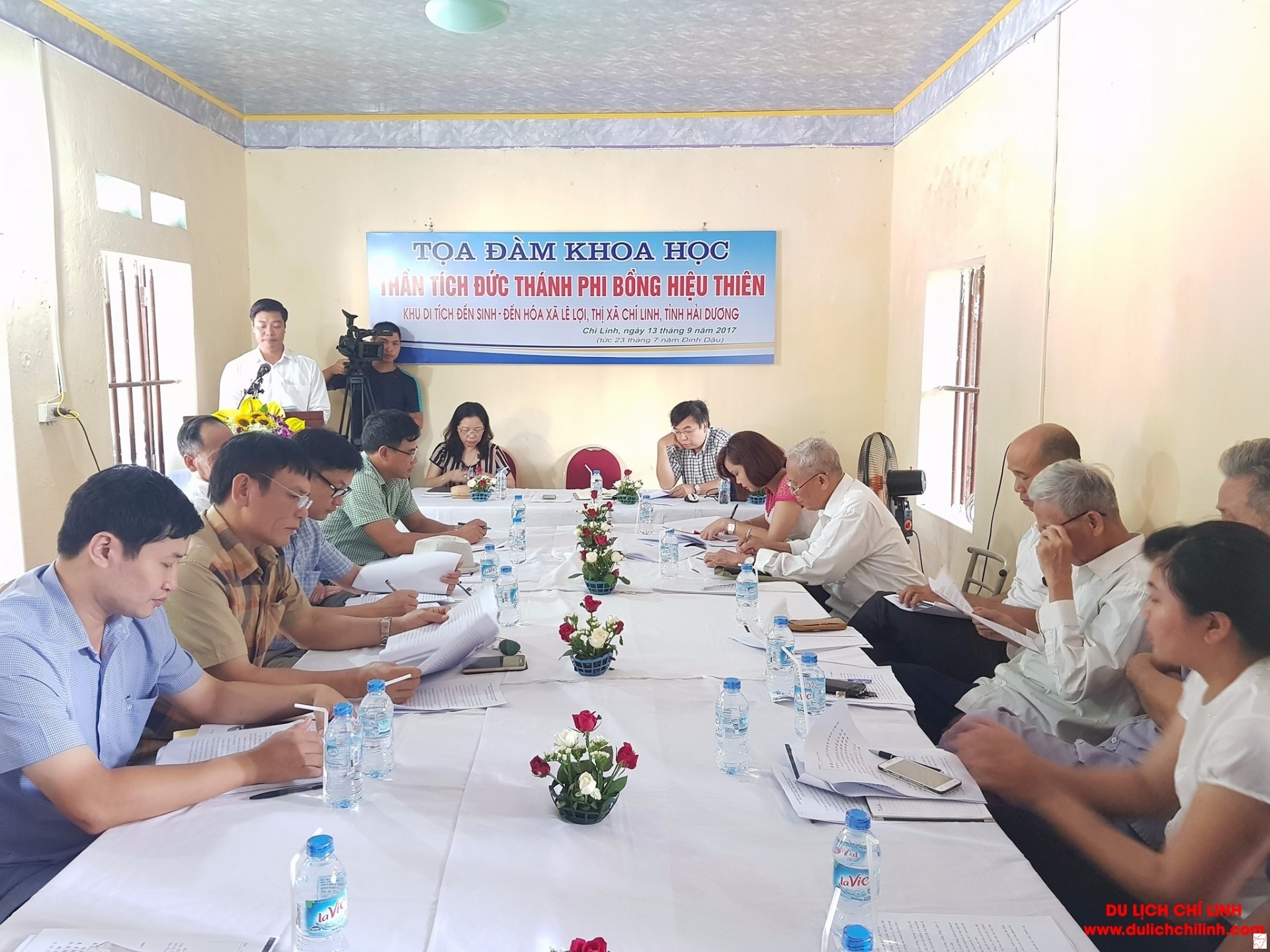 Đ/c Nguyễn Minh Thắng, Thị Uỷ viên- Trưởng Ban QLDT Chí Linh khai mạc buổi tọa đàm khoa học.