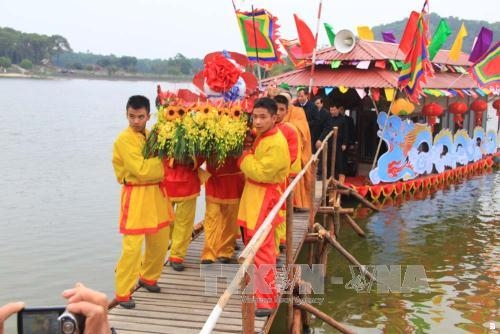 Nghi lễ rước nước tại Lễ hội mùa xuân Côn Sơn - Kiếp Bạc, năm 2017. Ảnh: Mạnh Minh/ TTXVN
