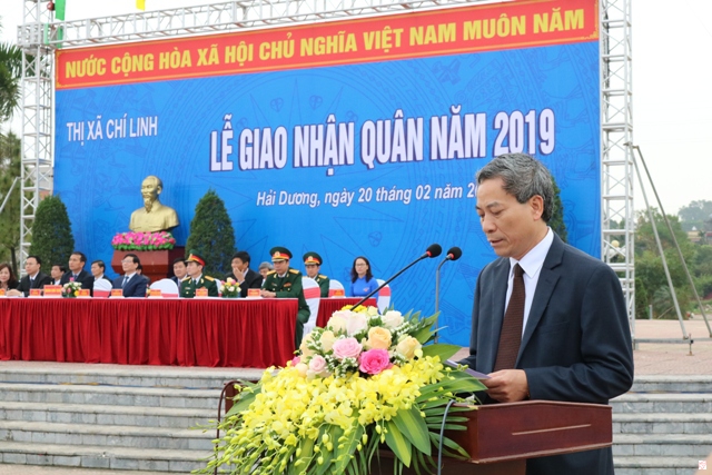 Đồng chí Nguyễn Đức Hóa - Phó bí thư Thị ủy, Chủ tịch UBND thị xã phát biểu tại buổi lễ
