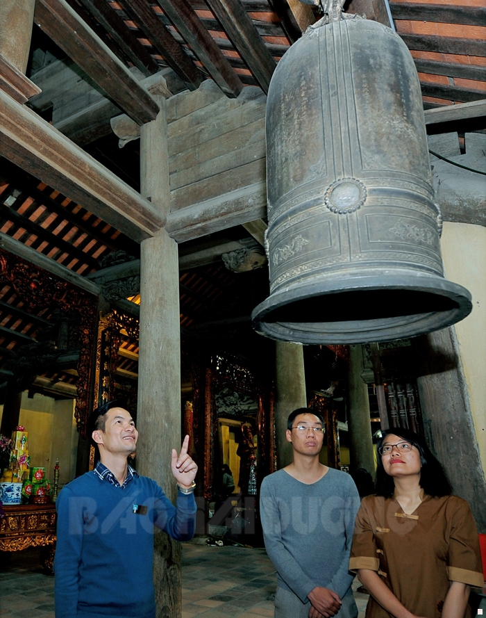 Quả chuông cổ hiện tại ở nội tự chùa Côn Sơn nặng khoảng 5 tạ