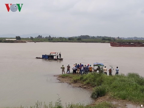 Khu vực gần kênh thải của của nhà máy nhiệt điện Phả Lại đổ ra sông Thương, nơi nạn nhân Vũ Văn T. L. không may trượt chân và bị nước cuốn trôi