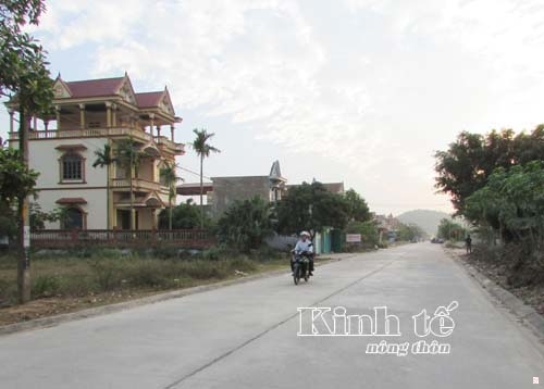 Đường giao thông nông thôn ở Văn Đức (Chí Linh) đã được bê tông hóa. Ảnh: Đình Hợi